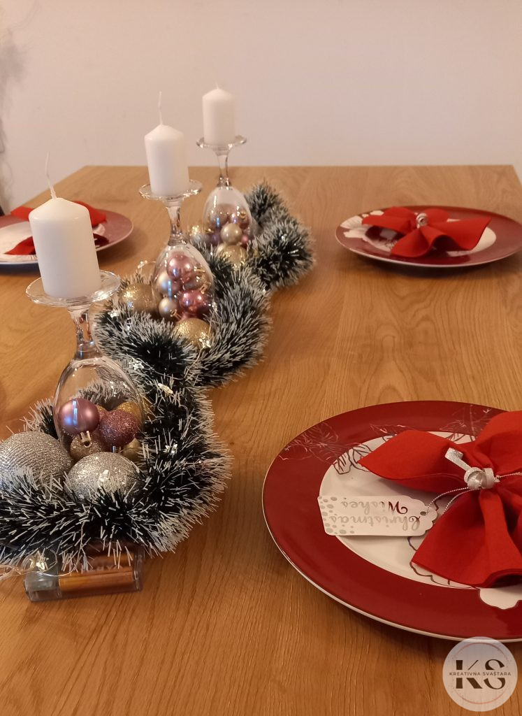 dekoriranje blagdanskog stola